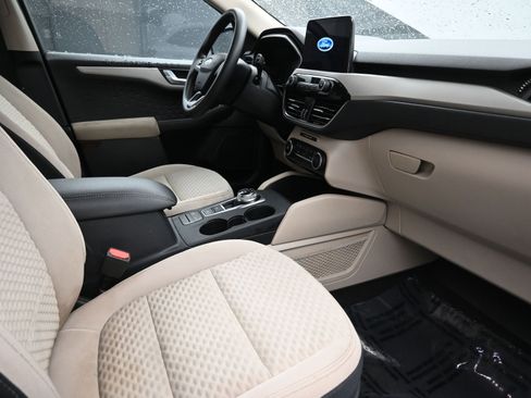 Used 2020 Ford Escape SE image 26