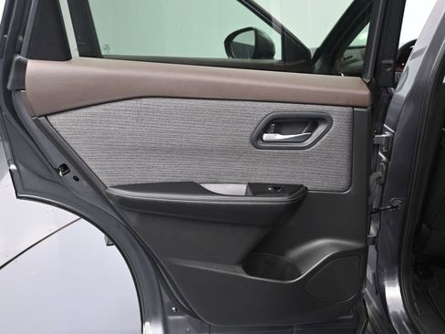 Used 2023 Nissan Rogue SV image 19