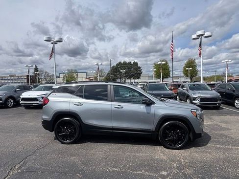 Certified 2023 GMC Terrain SLE w/ Driver Convenience Package FWD image 4