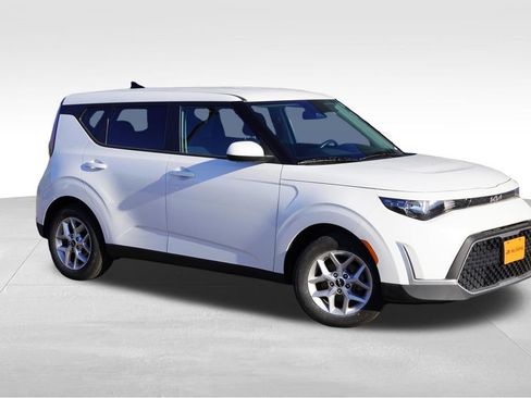 Certified 2024 Kia Soul LX w/ Option Group 015 FWD image 2