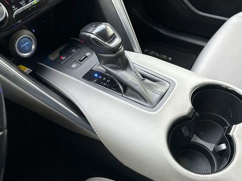 Used 2021 Toyota Venza LE image 21