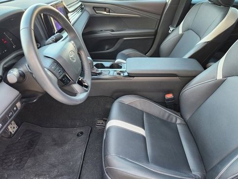 Used 2025 Toyota Camry XLE image 12