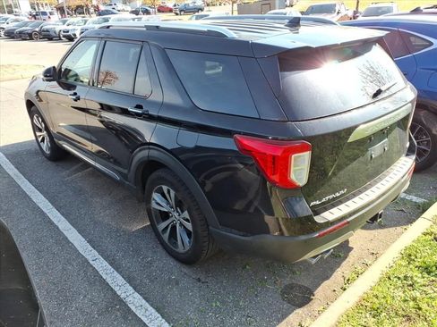 Used 2020 Ford Explorer Platinum w/ Premium Technology Package image 3
