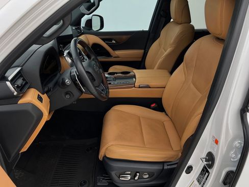 Used 2024 Lexus LX 600 4WD w/ Luxury Package image 11