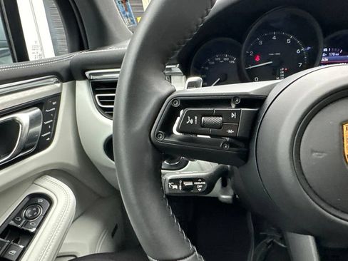 Certified 2026 Porsche Macan AWD/4WD image 12