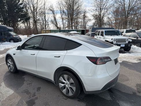 Used 2020 Tesla Model Y Long Range image 3
