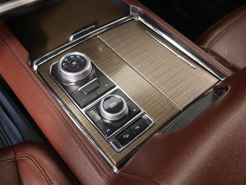 Used 2022 Ford Expedition Limited image 9