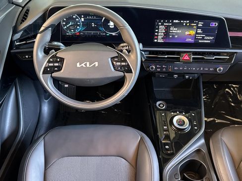 Certified 2024 Kia Niro Wind FWD image 15