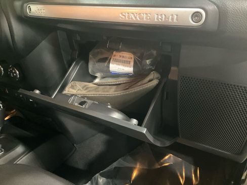 Used 2017 Jeep Wrangler Unlimited Rubicon w/ Cold Weather Group image 32