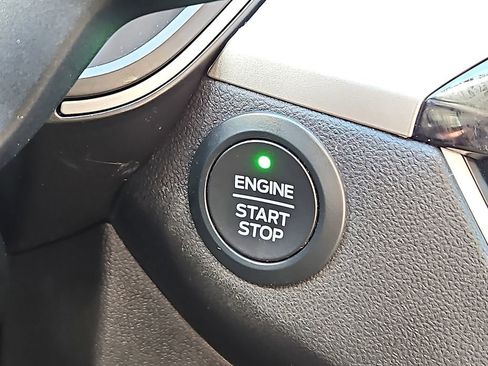 Used 2021 Ford Escape SE image 23