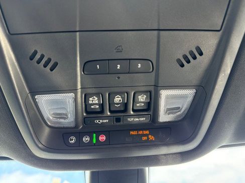 Used 2022 Buick Enclave Avenir w/ Avenir Technology Package FWD image 27