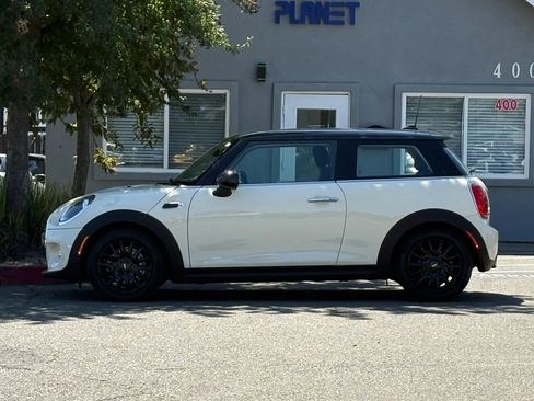 Used 2019 MINI Cooper 2-Door Hardtop FWD image 8
