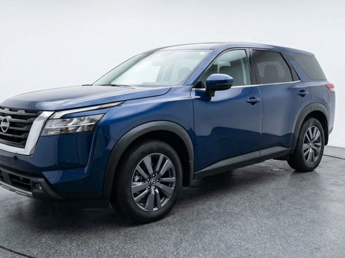 Used 2025 Nissan Pathfinder SV AWD/4WD image 3