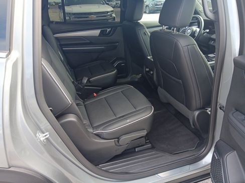 Used 2025 Buick Enclave Preferred AWD/4WD image 18