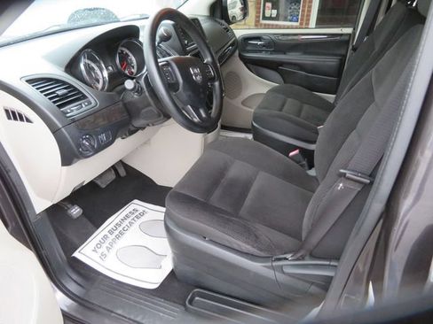 Used 2018 Dodge Grand Caravan SE w/ UConnect Hands-Free Group FWD image 21