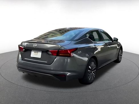 Used 2025 Nissan Altima 2.5 SV FWD image 15