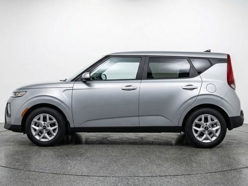 Used 2025 Kia Soul LX w/ LX Technology Package image 5