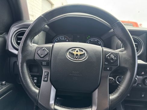 Used 2017 Toyota Tacoma TRD Off-Road w/ Tow Package (A/T) image 18