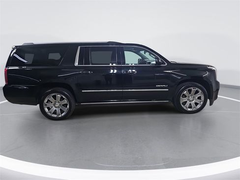 Used 2016 GMC Yukon XL Denali image 2