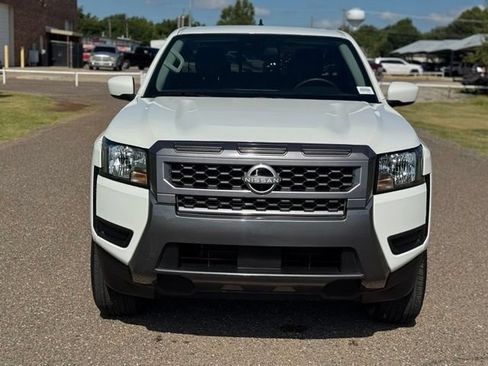 Used 2025 Nissan Frontier SV RWD image 2