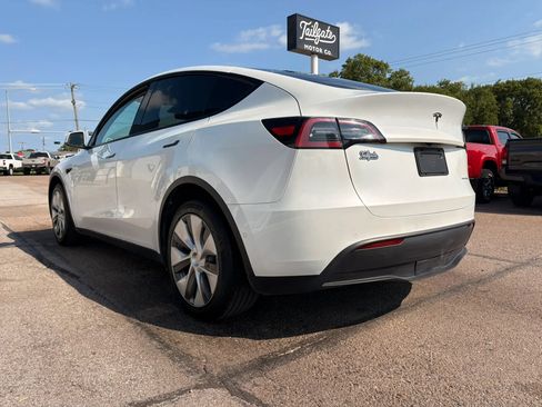 Used 2022 Tesla Model Y Long Range AWD/4WD image 5