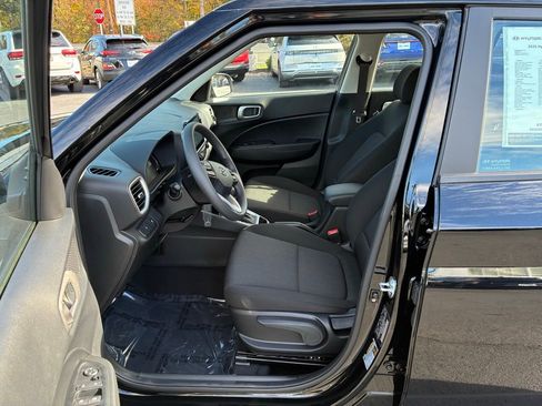 Used 2025 Hyundai Venue SE image 29