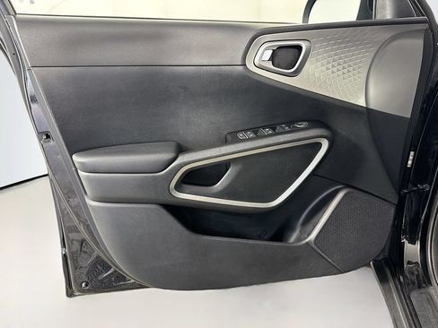 Used 2023 Kia Soul LX FWD image 12
