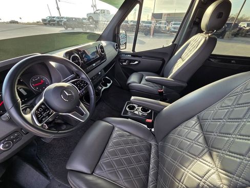 Used 2021 Mercedes-Benz Sprinter 2500 image 10