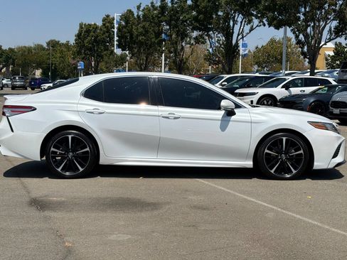 Used 2018 Toyota Camry XSE w/ Driver Assist Package FWD image 3
