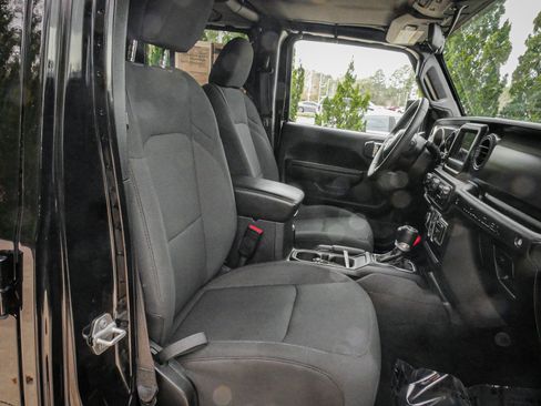 Used 2023 Jeep Wrangler Unlimited w/ Convenience Group AWD/4WD image 31