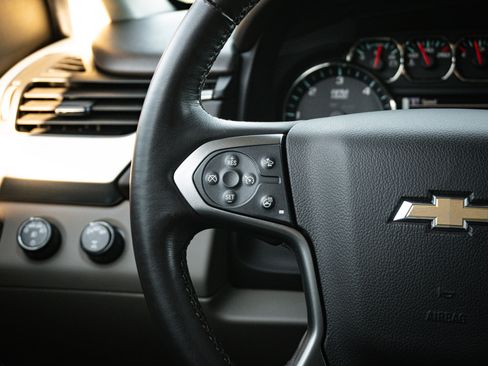 Used 2017 Chevrolet Suburban LT image 18