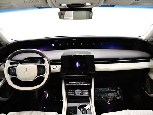 Used 2024 Lincoln Nautilus Black Label image 8