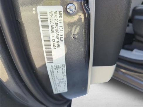 Used 2022 Chrysler Pacifica Touring-L image 28