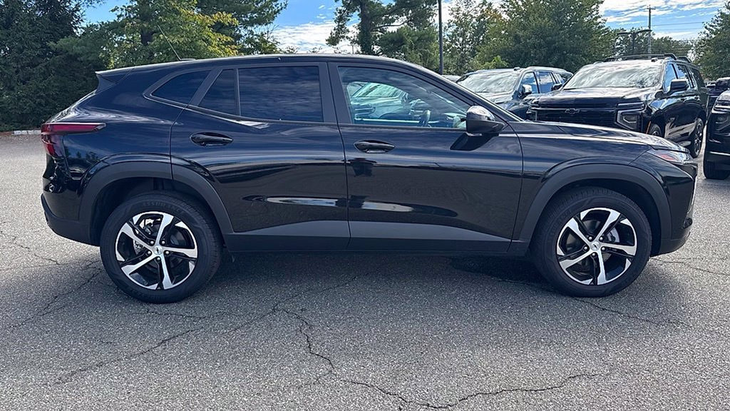 Used 2025 Chevrolet Trax RS FWD image 7