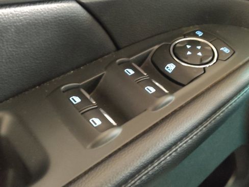 Used 2017 Ford Explorer XLT image 27