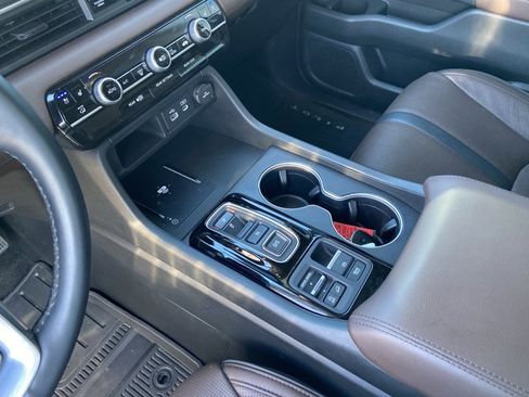 Used 2025 Honda Pilot Elite image 24