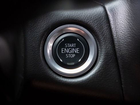 Used 2024 GMC Yukon AT4 w/ Technology Package AWD/4WD image 21