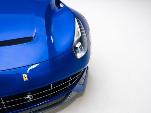 Used 2016 Ferrari F12 Berlinetta RWD image 8