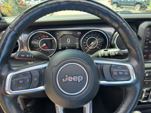 Used 2021 Jeep Wrangler Unlimited Sahara AWD/4WD image 21