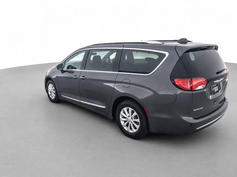 Used 2018 Chrysler Pacifica Touring-L w/ Premium Audio Group FWD image 7