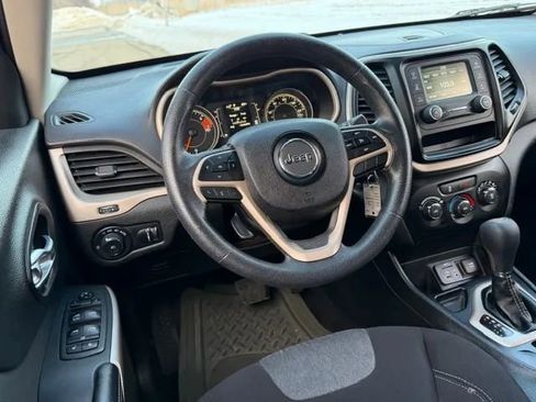 Used 2018 Jeep Cherokee Latitude image 15