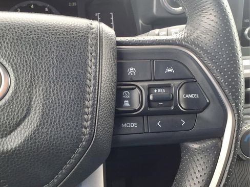 Used 2025 Toyota 4Runner SR5 AWD/4WD image 26