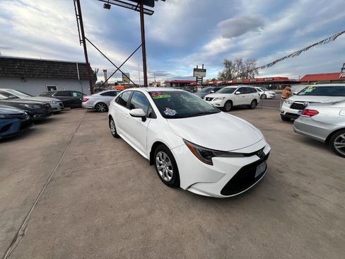Used 2022 Toyota Corolla LE FWD image 2