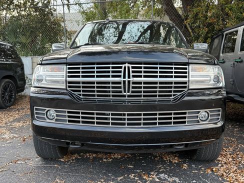 Used 2014 Lincoln Navigator 4WD image 3