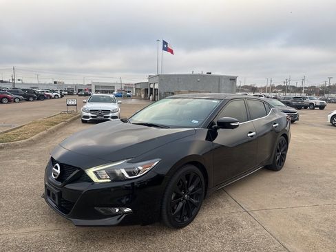 Used 2018 Nissan Maxima SR w/ Midnight Edition image 3