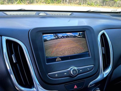 Certified 2020 Chevrolet Equinox LT w/ Driver Convenience Package image 24