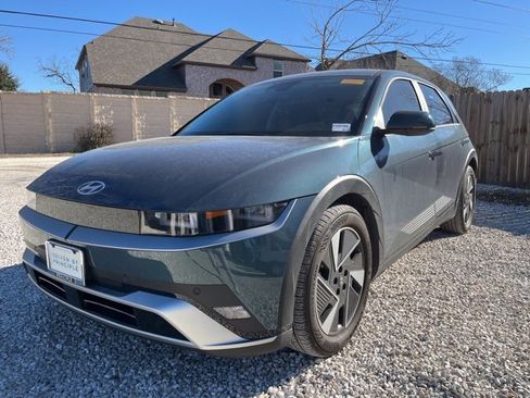 Certified 2025 Hyundai Ioniq 5 SE image 3