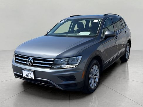 Used 2018 Volkswagen Tiguan SE w/ Panoramic Sunroof Package AWD/4WD image 3