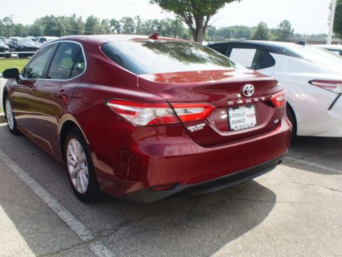 Used 2019 Toyota Camry LE FWD image 3