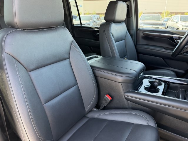 Used 2025 Chevrolet Suburban LT RWD image 25